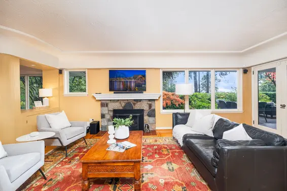 1090 West Keith Road, North Vancouver For Sale - image 6