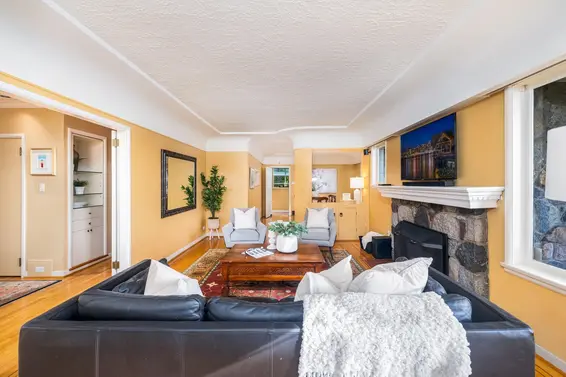 1090 West Keith Road, North Vancouver For Sale - image 8