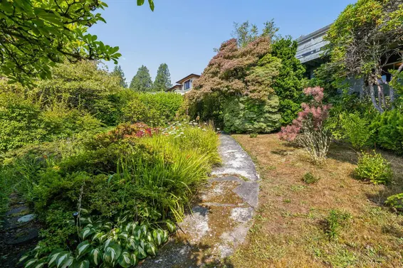2575 Queens Avenue, West Vancouver For Sale - image 33