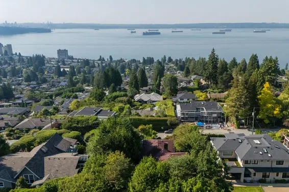 2575 Queens Avenue, West Vancouver For Sale - image 39