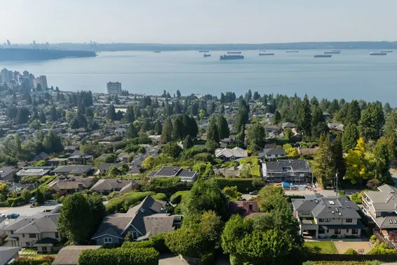 2575 Queens Avenue, West Vancouver For Sale - image 40