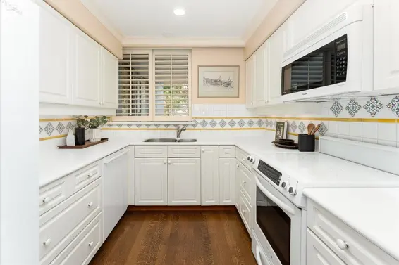 202 1930 Bellevue Avenue, West Vancouver For Sale - image 32