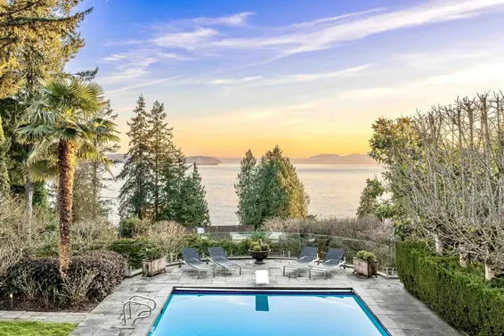 2962 Mathers Crescent, West Vancouver For Sale - image 2