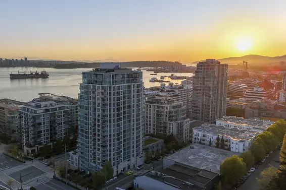 2102 188 East Esplanade Street, North Vancouver