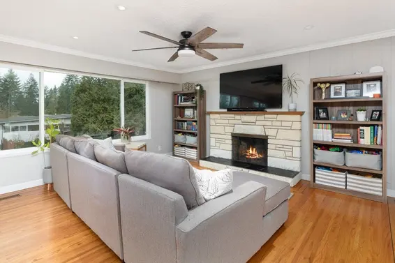 2030 Tompkins Crescent, North Vancouver For Sale - image 2