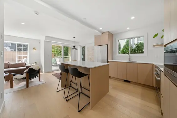 18 901 West 17th Street, North Vancouver For Sale - image 3