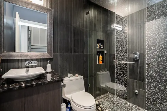 4365 Mountain Highway, North Vancouver For Sale - image 31