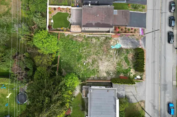 946 Montroyal Boulevard, North Vancouver For Sale - image 3