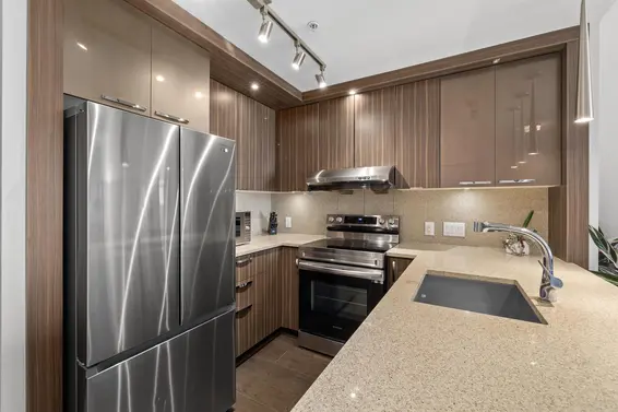 305 733 West 14th Street, North Vancouver For Sale - image 3