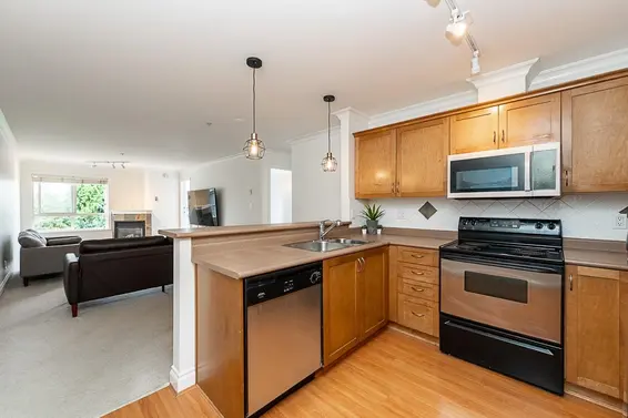 302 128 West 21st Street, North Vancouver For Sale - image 9