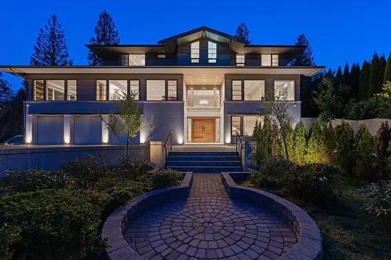 565 Robin Hood Road, West Vancouver For Sale - image 2