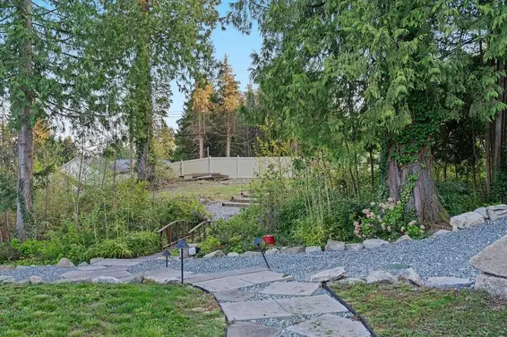 565 Robin Hood Road, West Vancouver For Sale - image 39