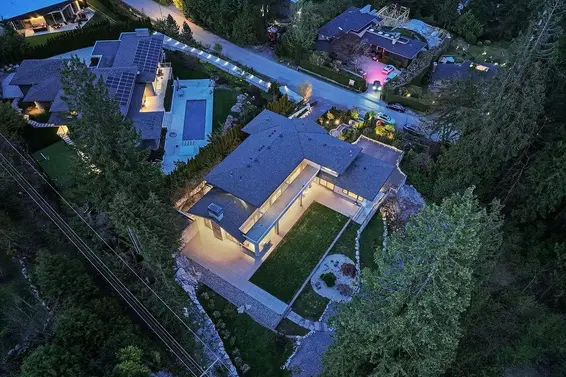 565 Robin Hood Road, West Vancouver For Sale - image 40