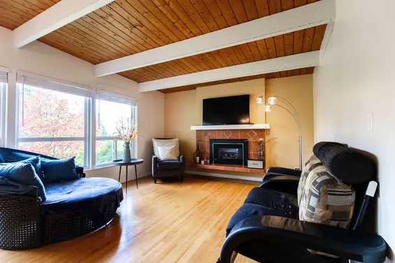 3063 Royal Avenue, North Vancouver For Sale - image 2