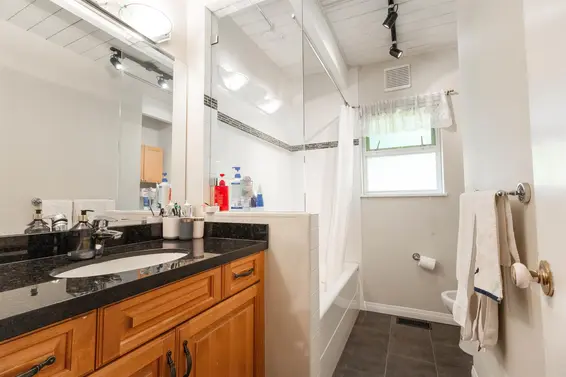 3063 Royal Avenue, North Vancouver For Sale - image 8