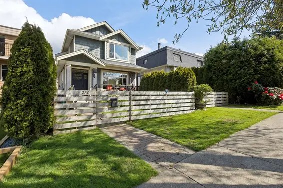 250 East 17th Street, North Vancouver For Sale - image 2