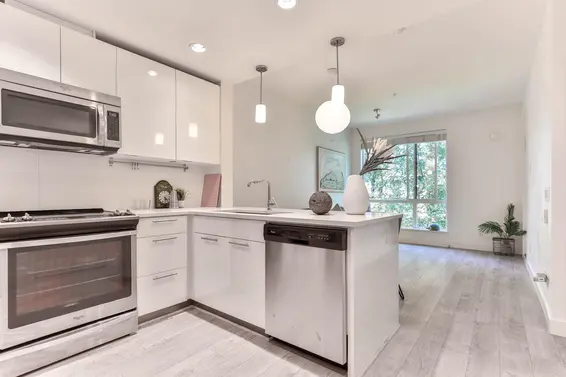527 723 West 3rd Street, North Vancouver For Sale - image 1