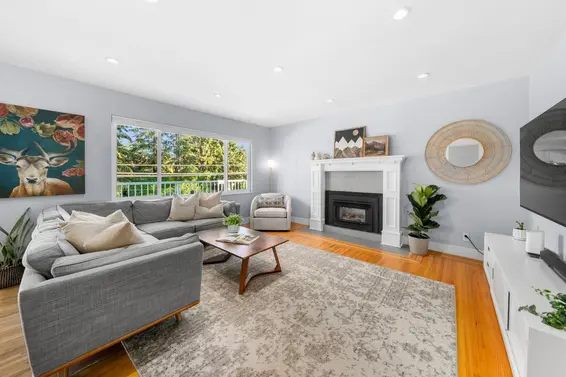 1147 Deep Cove Road, North Vancouver For Sale - image 5
