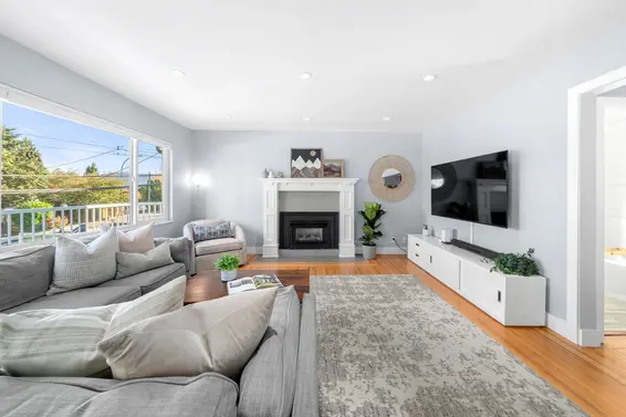 1147 Deep Cove Road, North Vancouver For Sale - image 6