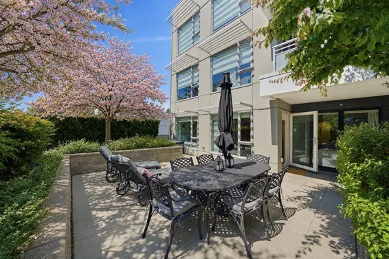 207 1061 Marine Drive, North Vancouver