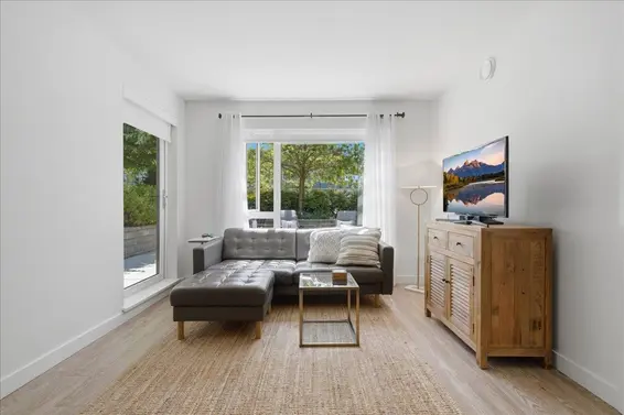 207 1061 Marine Drive, North Vancouver For Sale - image 3