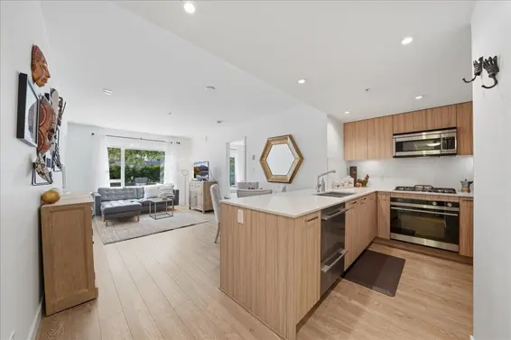 207 1061 Marine Drive, North Vancouver For Sale - image 5