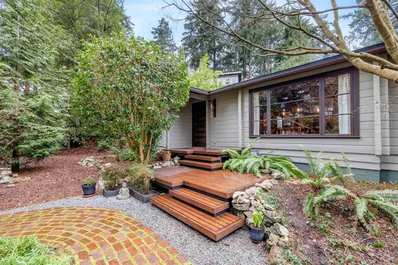 5817 Eagle Island, West Vancouver For Sale - image 2