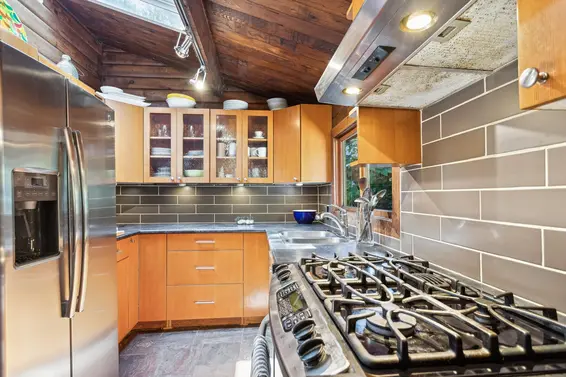 1088 Calverhall Street, North Vancouver For Sale - image 5