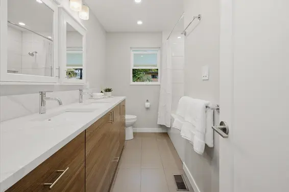 1392 Chamberlain Drive, North Vancouver For Sale - image 17