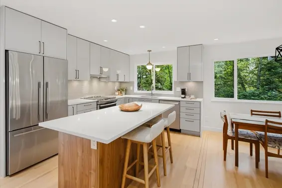 1392 Chamberlain Drive, North Vancouver For Sale - image 2