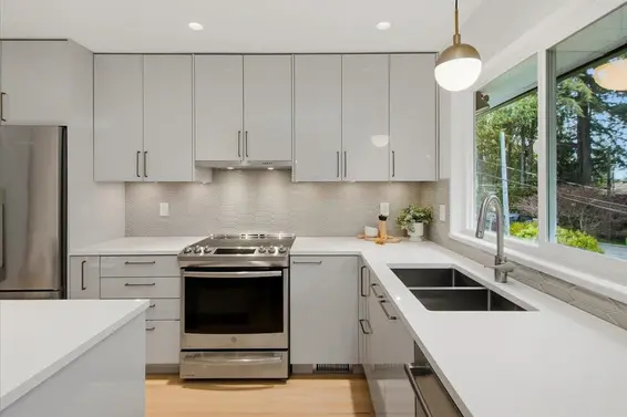 1392 Chamberlain Drive, North Vancouver For Sale - image 4