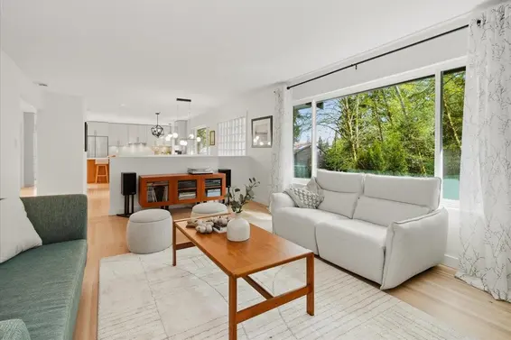 1392 Chamberlain Drive, North Vancouver For Sale - image 9