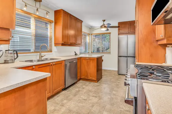 3970 Phyllis Road, North Vancouver For Sale - image 11