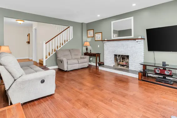 3970 Phyllis Road, North Vancouver For Sale - image 3
