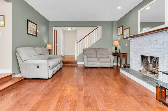 3970 Phyllis Road, North Vancouver For Sale - image 6