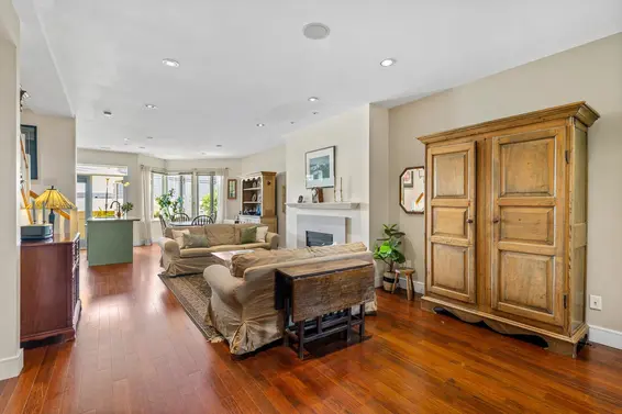263 West 5th Street, North Vancouver