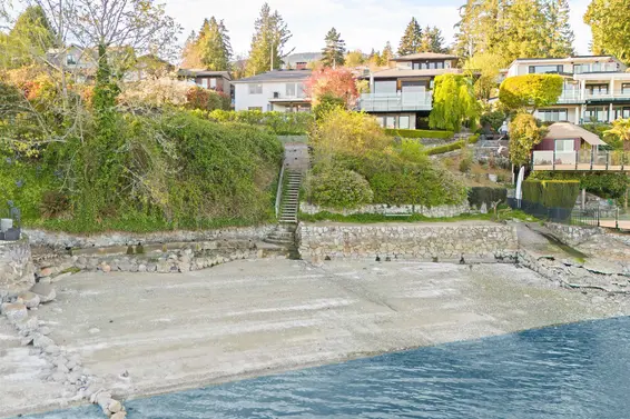 4489 Stonehaven Avenue, North Vancouver