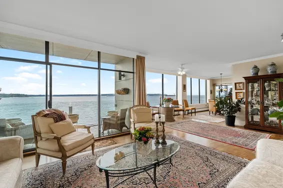 3W 111 18th Street, West Vancouver For Sale - image 3