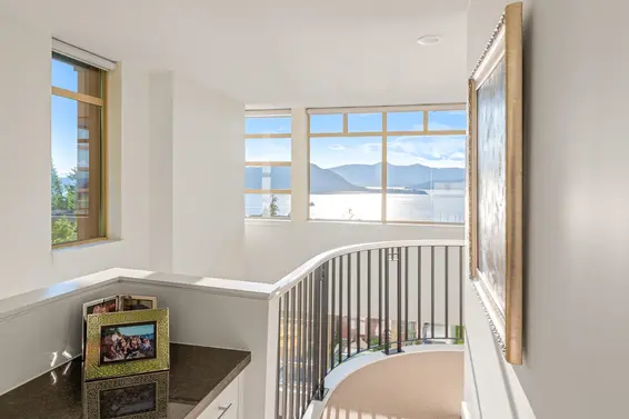 8674 Seascape Drive, West Vancouver For Sale - image 18