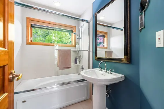 1626 Pinecrest Drive, West Vancouver For Sale - image 24