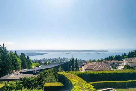 1626 Pinecrest Drive, West Vancouver For Sale - image 4