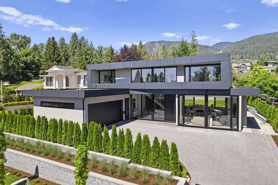 680 Westhyde Place, North Vancouver For Sale - image 2