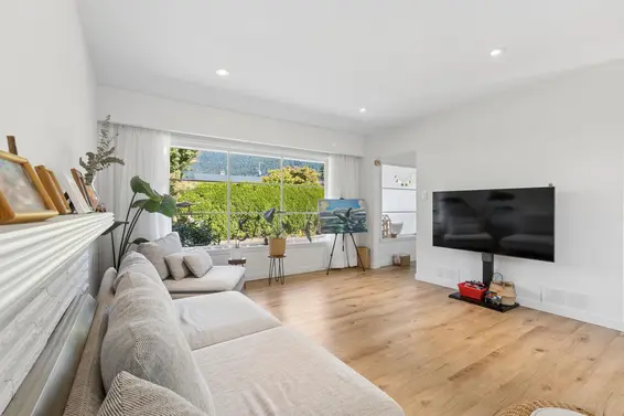 915 Wentworth Avenue, North Vancouver For Sale - image 10