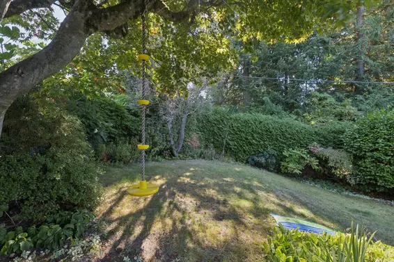 915 Wentworth Avenue, North Vancouver For Sale - image 2