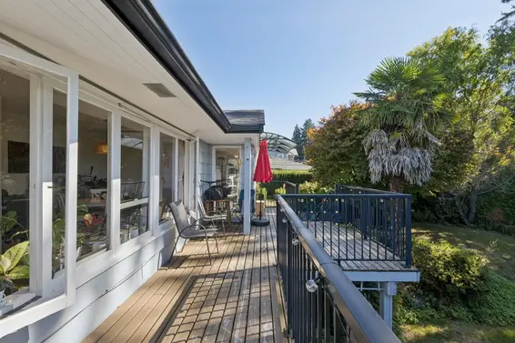 915 Wentworth Avenue, North Vancouver For Sale - image 3