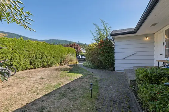 915 Wentworth Avenue, North Vancouver For Sale - image 35