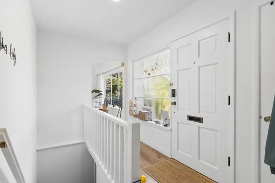 915 Wentworth Avenue, North Vancouver For Sale - image 4