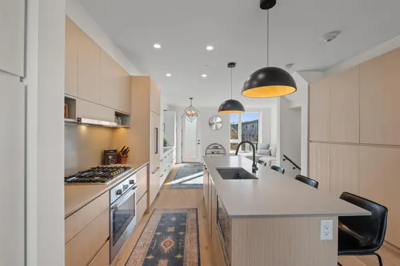 33 528 East 2nd Street, North Vancouver For Sale - image 8