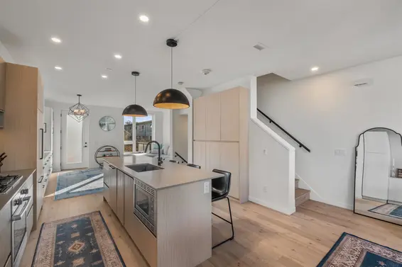 33 528 East 2nd Street, North Vancouver For Sale - image 9