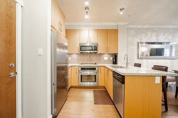 403 139 West 22nd Street, North Vancouver For Sale - image 2